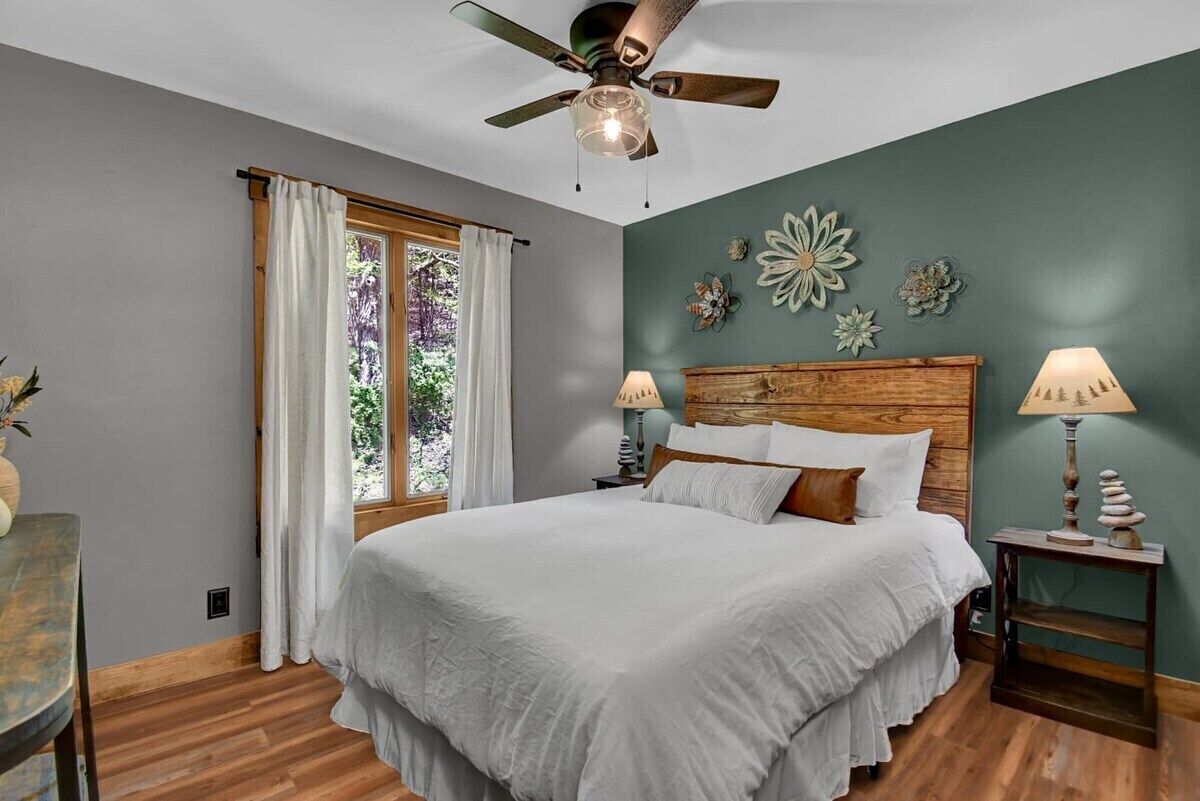 6 bedrooms, iron/ironing board, free WiFi, bed sheets