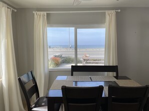 Dining - Beachside condo #A with 2bd /2 bath (Carlsbad)