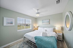 6 bedrooms, desk, iron/ironing board, travel cot