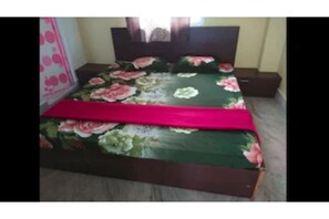 3 Schlafzimmer, Schreibtisch, Bügeleisen/Bügelbrett, kostenloses WLAN