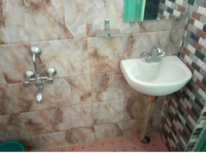 Dusche, Bidet, Handtücher, Seife