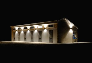 Exterior - Glamplyfe Nature Experience: A-Frames on Lakefront L14 (Cambridge)