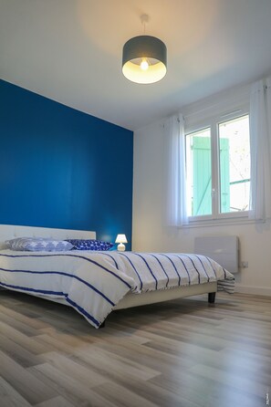 3 slaapkamers, een strijkplank/strijkijzer, reisbedje, gratis wifi