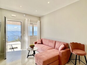 TV - Nissaki Anemone Luxury Apartment with Jacuzzi (Nissaki)