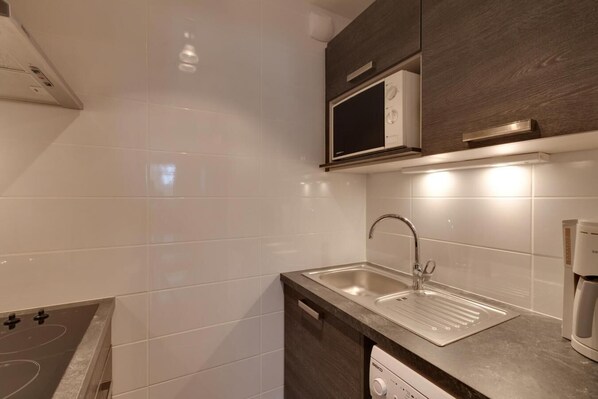 Kjøleskap, mikrobølgeovn og oppvaskmaskin