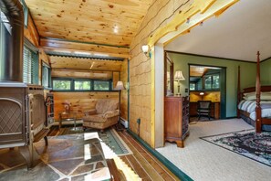 5 bedrooms, free WiFi, bed sheets