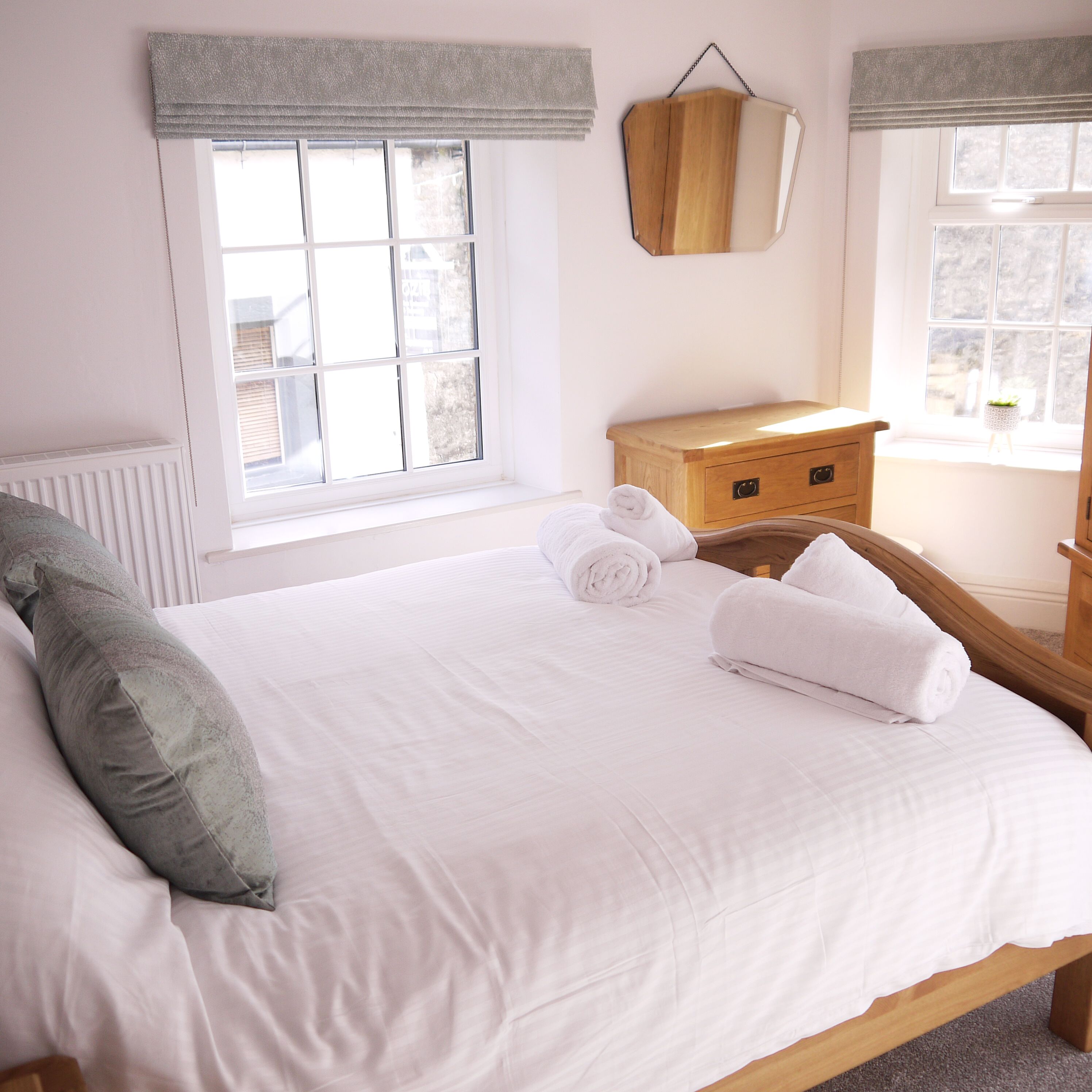 2 عدّة غرف نوم ومكواة/لوح كي وواي فاي مجانًا وملاءات أسرّة