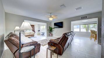 Smart TV, computer monitors