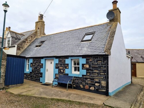 Traditional cottage close to harbour and beach