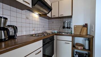 Køleskab, ovn, kogeplade, kaffe-/temaskine