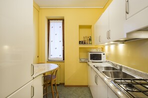 冷蔵庫、電子レンジ、オーブン、食器洗い機