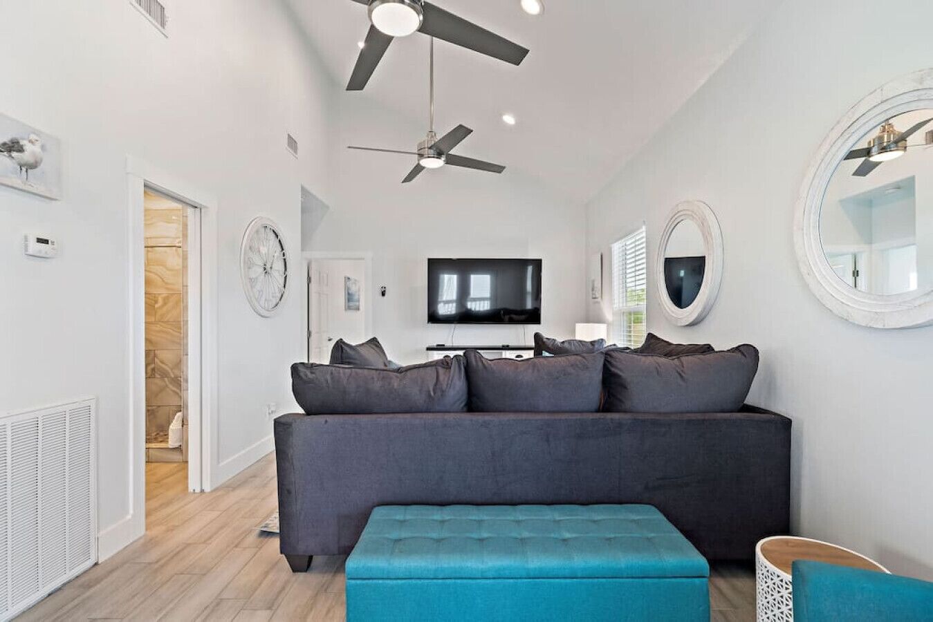 Smart TV, videojuegos, futbolito y tenis de mesa 