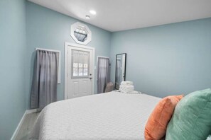 5 bedrooms, desk, iron/ironing board, travel cot