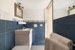 A bathroom with a sink, mirror, and towel rack. - Cozy loft top floor with stunning view (ROMA)