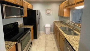 Coffee/tea maker, fridge, microwave, oven - Bayou Breezes- Come Live the Bayou Life (Ocean Springs)
