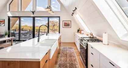 The Sage House: Sleeps 16 with incredible views!