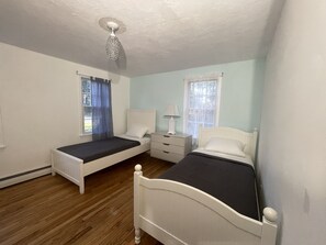 4 bedrooms, free WiFi - Lovely Cape 4BR+with private pool. (Mashpee)