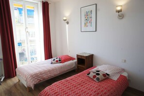3 chambres, fer et planche à repasser, Wi-Fi, draps fournis