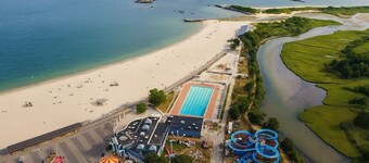 Luxury 8BR Winter Wonderland • Sleeps 22 • Indoor Fireplaces & Ocean Views