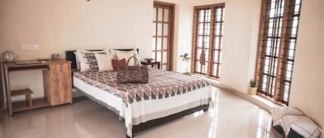 1 soverom, skrivebord, strykejern/-brett og wi-fi (inkludert)