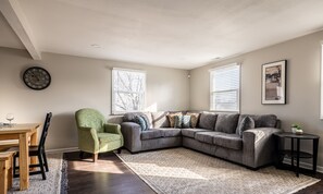 Smart TV, foosball, table tennis, computer monitors - 5 Bd home w/ GAME ROOM, Pet Friendly- Near I69/465 (Indianapolis)
