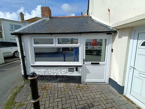 1 Bed Cottage - Sleeps 2 - Parking - Wifi