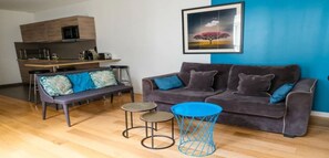 Smart TV, DVD player, livros