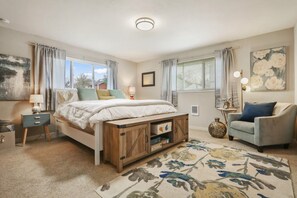 3 bedrooms, desk, iron/ironing board, travel cot