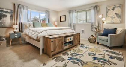 Cheerful family home 1/2 mile from downtown