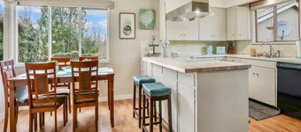 Cheerful family home 1/2 mile from downtown