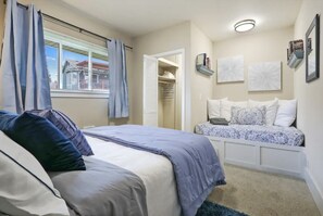 3 bedrooms, desk, iron/ironing board, travel cot
