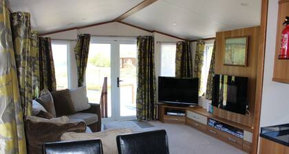 Loch View - luxury cabin with spectacular alpine and loch views