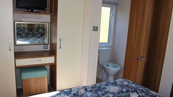 2 bedrooms, iron/ironing board, travel cot, free WiFi