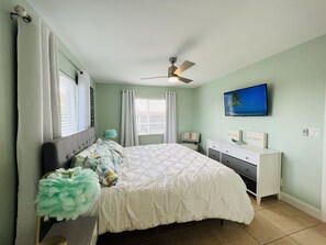 2 bedrooms, desk, travel cot, free WiFi