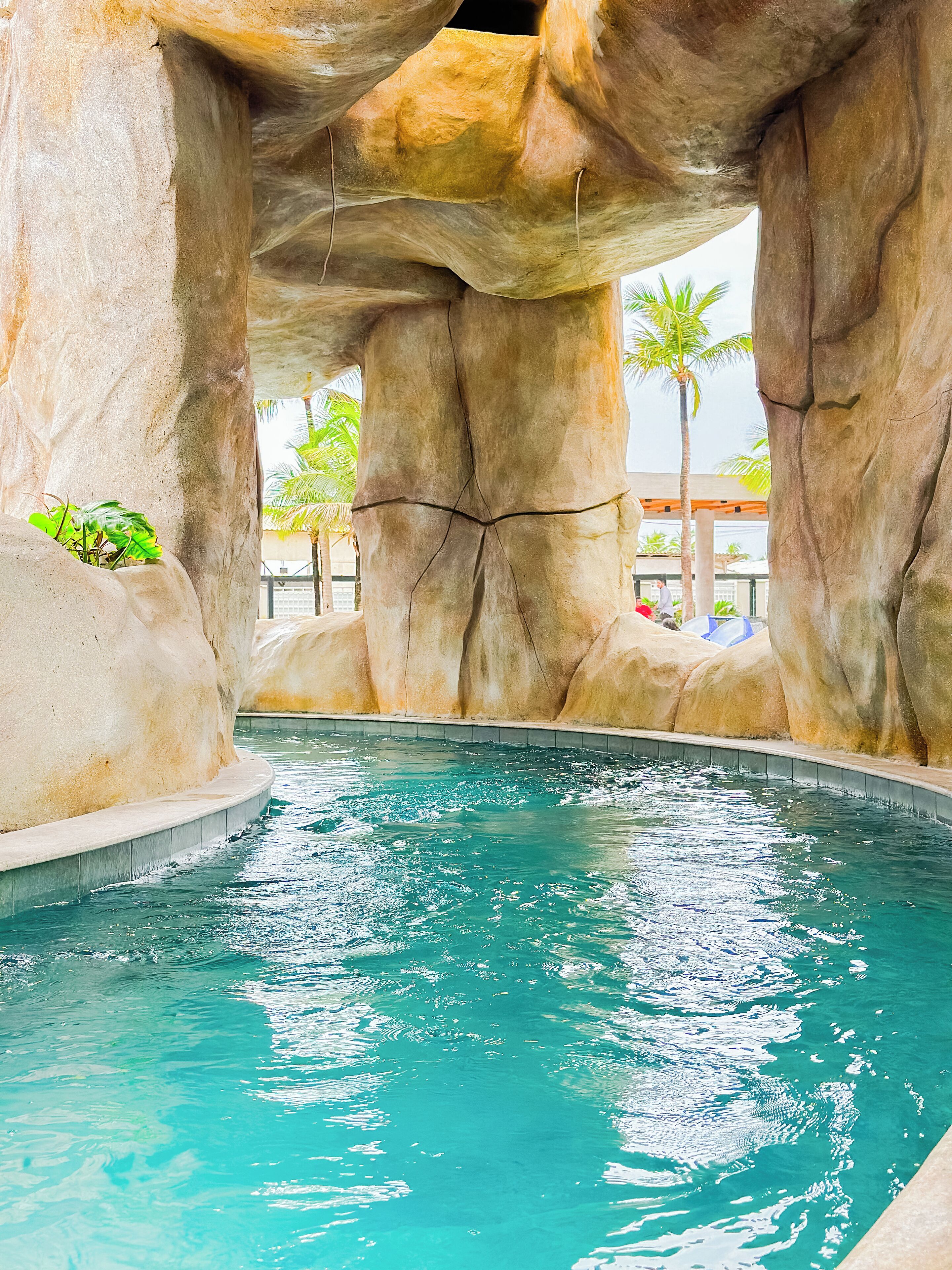 2 piscinas externas, espreguiçadeiras