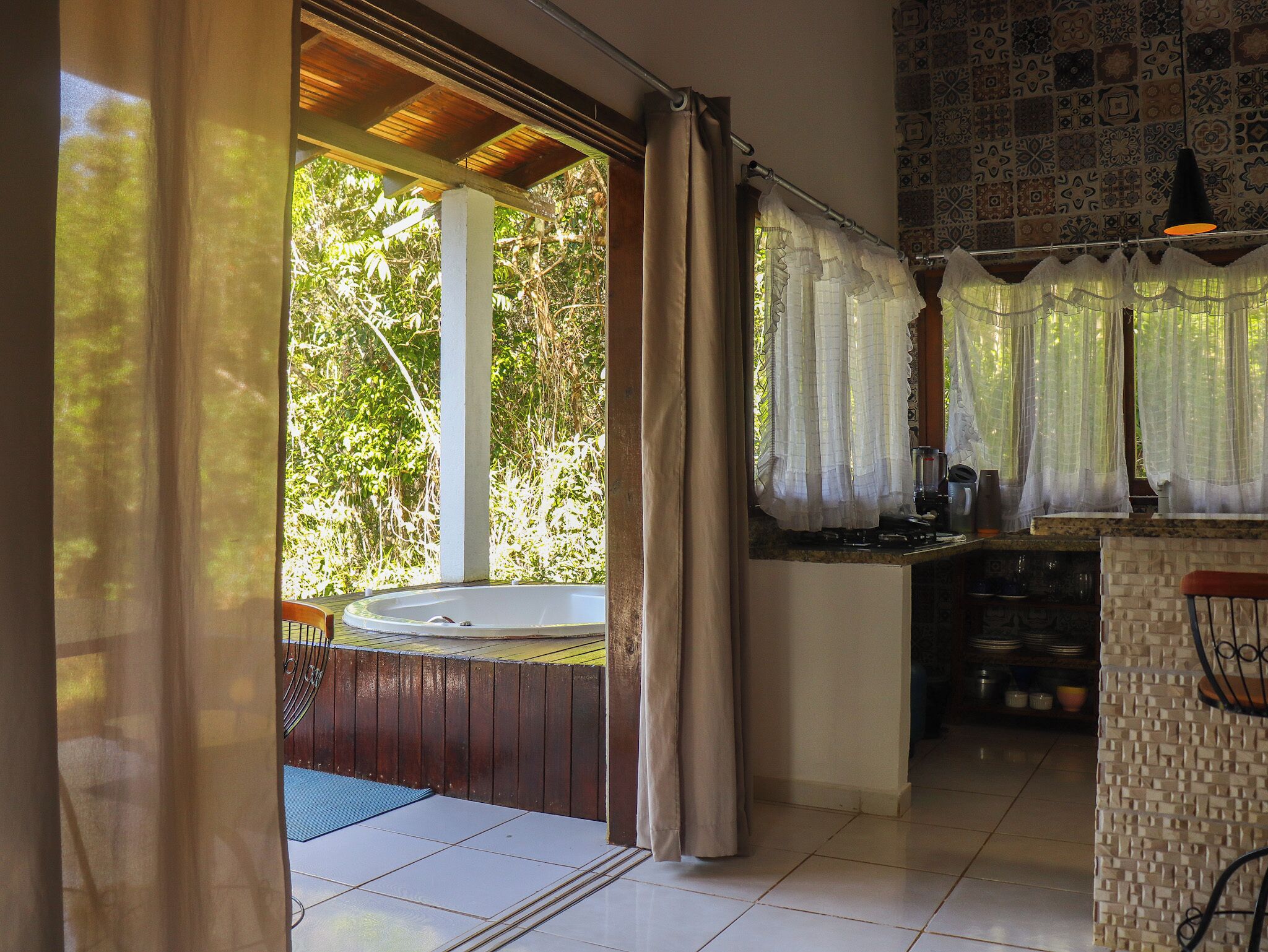 Fridge, oven, stovetop, blender