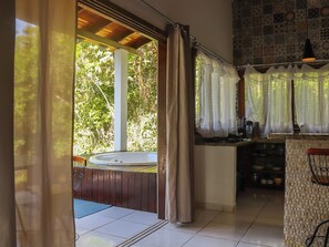 Réfrigérateur, four, plaque de cuisson, blender