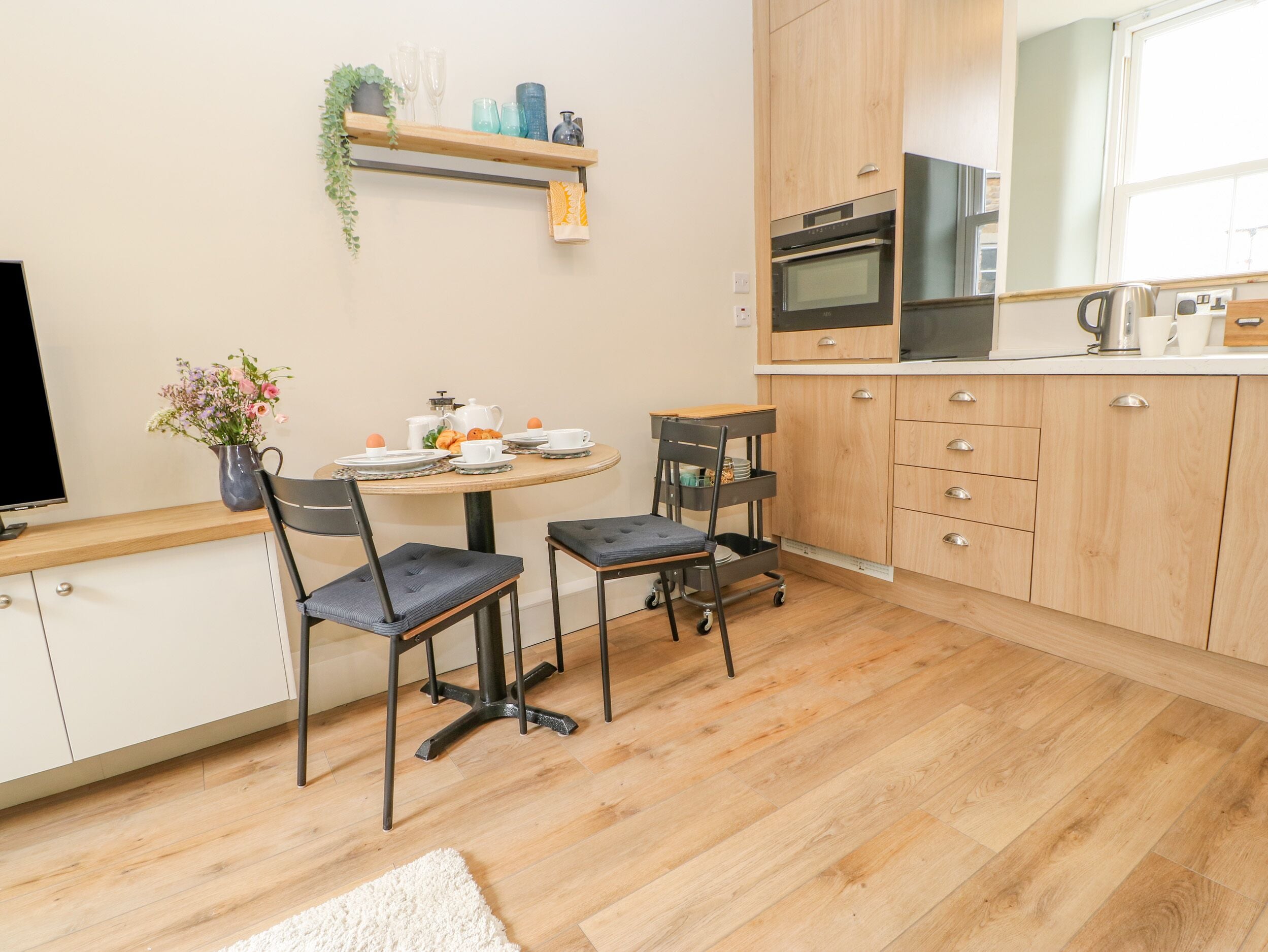 Cottage | Private kitchen | Fridge, dishwasher, electric kettle, toaster