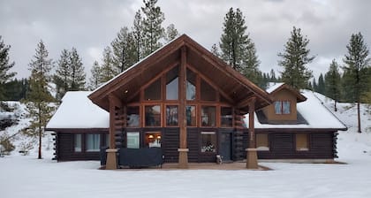 2 Sisters Getaway, Cozy Cabin - Close to Riding Trails, Lakes, & Hot Springs
