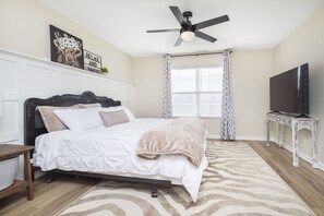 4 bedrooms, desk, iron/ironing board, travel crib