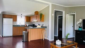 冰箱、微波炉、烤箱、炉灶