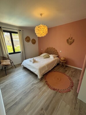 4 bedrooms, travel crib, free WiFi, bed sheets - Charming Villa with Swimming Pool in the Saint-Remy-de-Provence Countryside (Mas-Blanc-des-Alpilles)