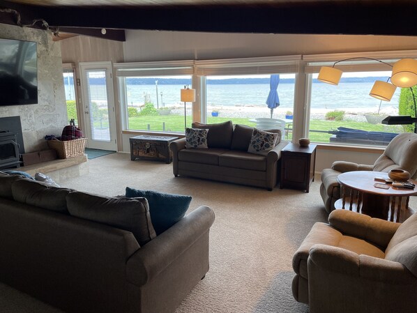 Een smart-tv, een stereo en een printer