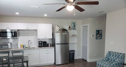 "Barefoot Bungalow",1br/1ba for familes up to 3