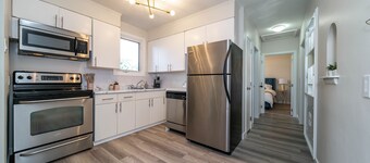 ★6B Modern Bungalow★King Bed/WiFi✔Long Stays★Clean