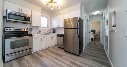 ★6B Modern Bungalow★King Bed/WiFi✔Long Stays★Clean