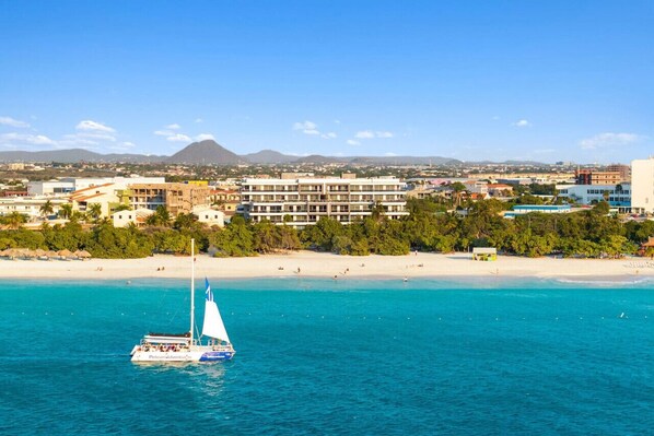 Beach nearby, sun loungers, beach towels