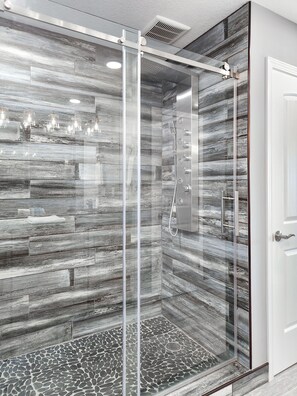 Combined shower/tub, hair dryer, towels, soap