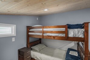 5 bedrooms, WiFi, bed sheets