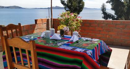 The house has an excellent view of Lake Titicaca, for all types of travelers